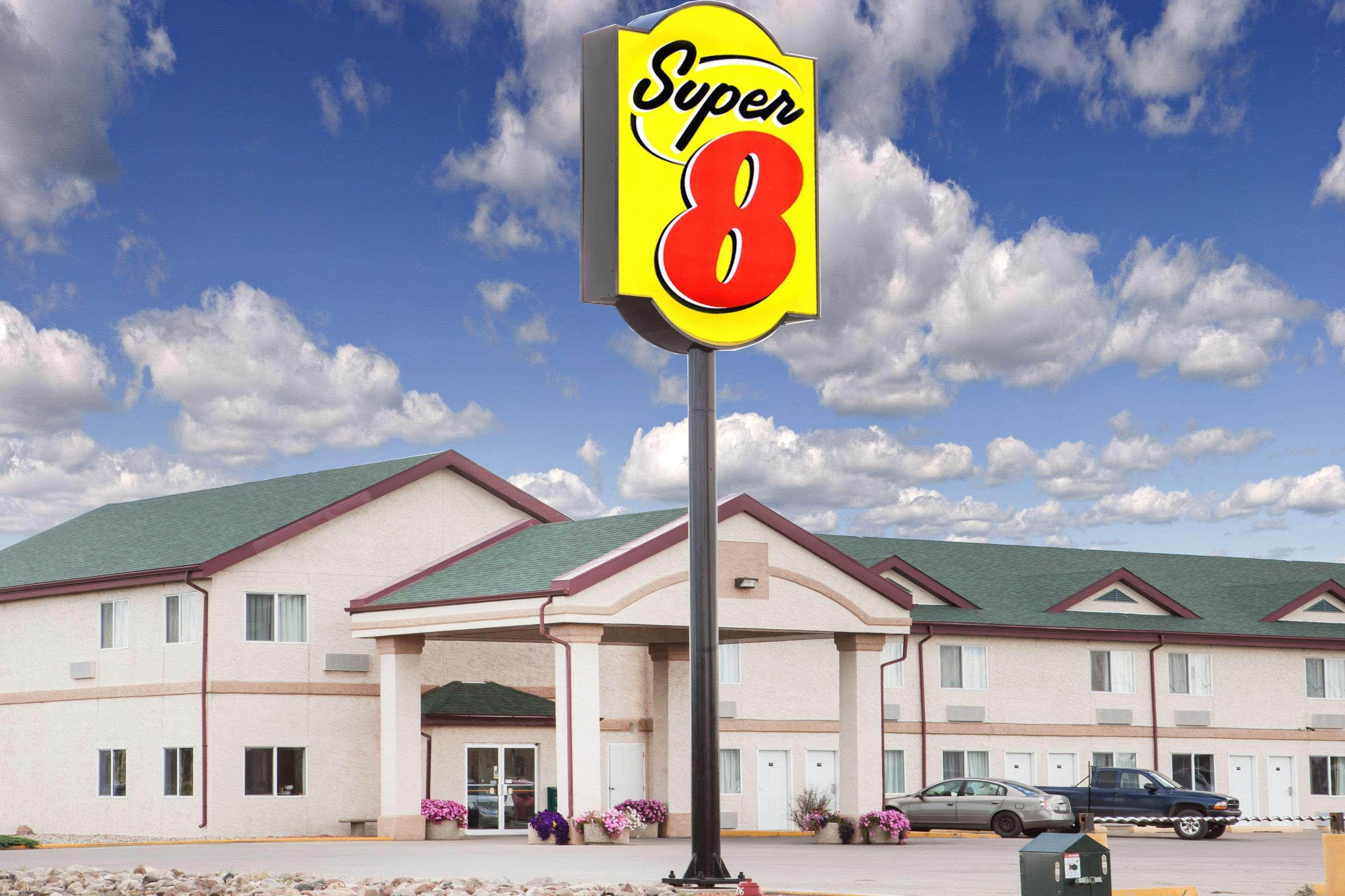 Super 8 by Wyndham Kindersley Eksteriør billede
