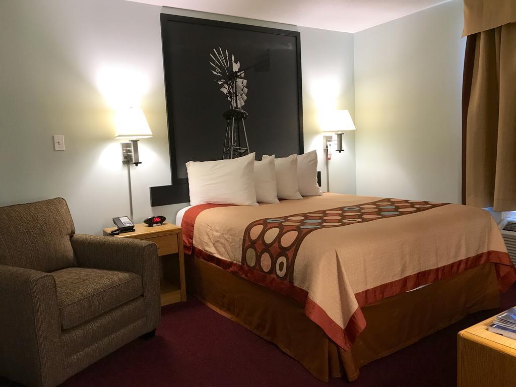 Super 8 by Wyndham Kindersley Eksteriør billede
