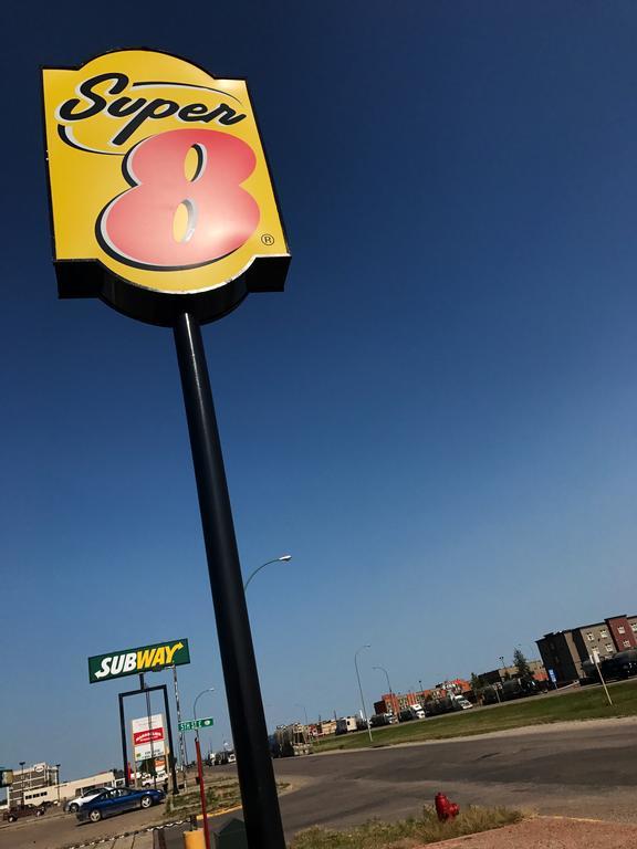 Super 8 by Wyndham Kindersley Eksteriør billede
