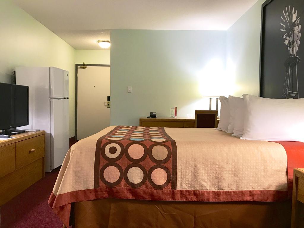 Super 8 by Wyndham Kindersley Eksteriør billede