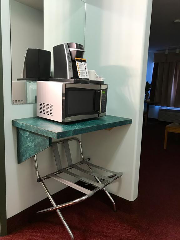 Super 8 by Wyndham Kindersley Eksteriør billede